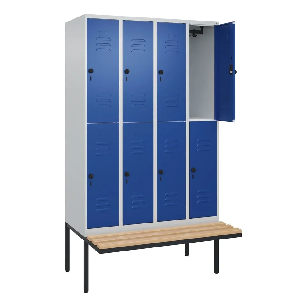 C+P Doppelstock-Spind Classic PLUS, 4 Abteile, HxBxT 2.120 x 1.200 x 815 mm, für Vorhängeschloss, auskragende Bank aus Buche, lichtgrau, enzianblau