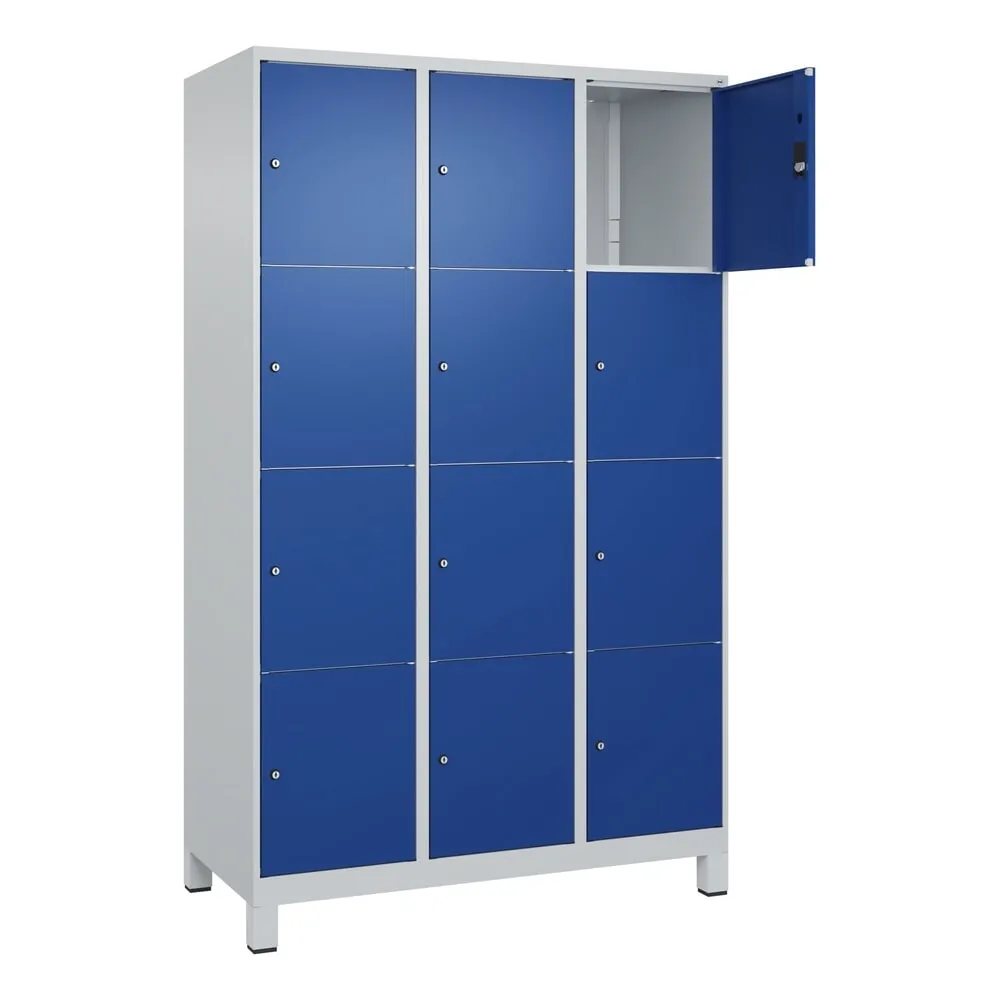 C+P Schließfachschrank Classic PLUS, Füße, 3 Abteile, HxBxT 1.950 x 1.200 x 500 mm, lichtgrau, enzianblau, 12 Fächer, Zylinderschloss