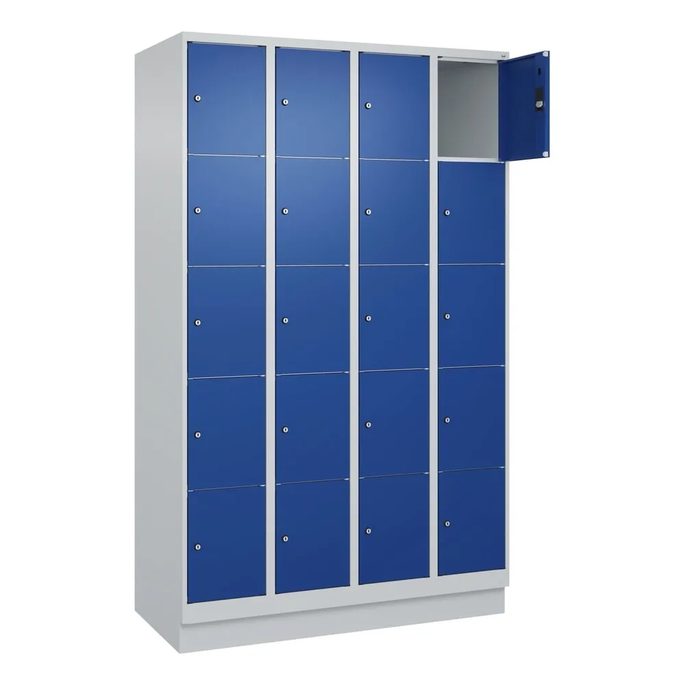 C+P Schließfachschrank Classic PLUS, Sockel, 4 Abteile, HxBxT 1.950 x 1.200 x 500 mm, lichtgrau, enzianblau, 20 Fächer, Zylinderschloss