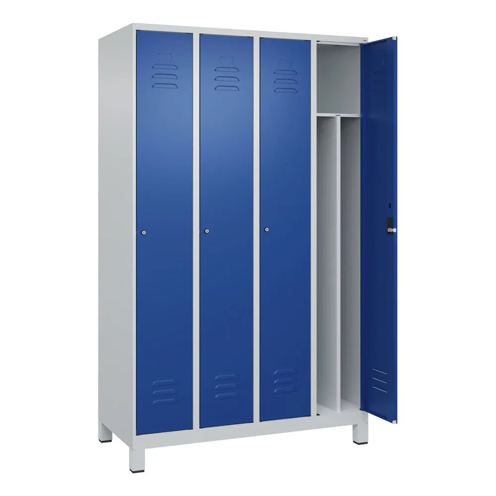 C+P Spind Classic PLUS, Füße, 4 Abteile, HxBxT 1.950 x 1.200 x 500 mm, lichtgrau, enzianblau, Zylinderschloss, mit Mitteltrennwand